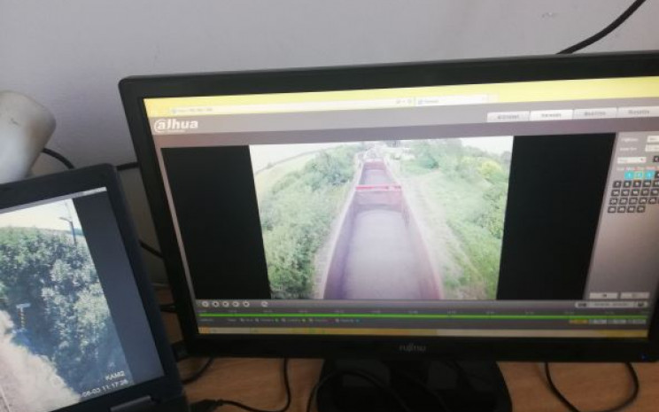 A kamerához tartozó monitor képernyője